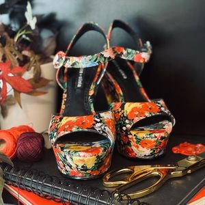 Alice + Olivia Woman Jana Floral Leather Wedge